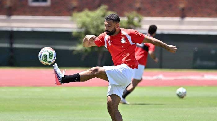 Mohamed Salah starts for Egypt in World Cup knockout debut despite injury