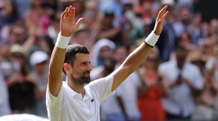 Djokovic makes Wimbledon history to reach quarter-finals  www.geo.tv