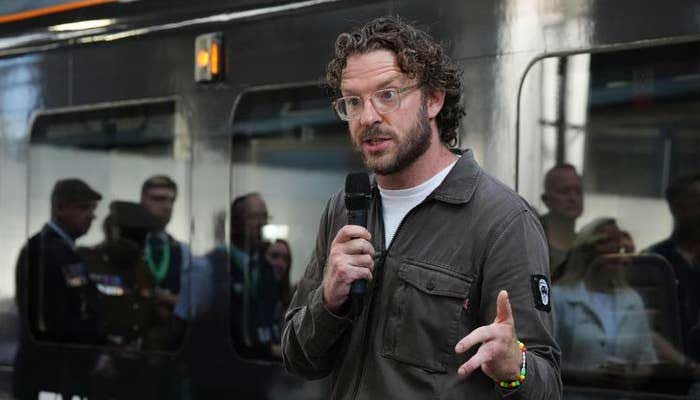 Prince Harrys close friend launches Spirit of Invictus train as countdown begins