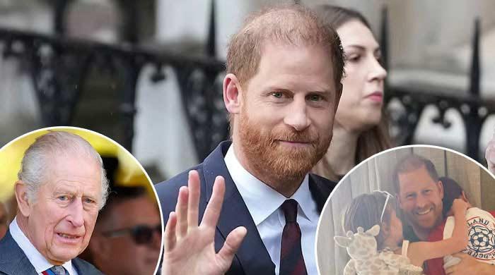 Prince Harry leaves London as clock ticks on royal reunion