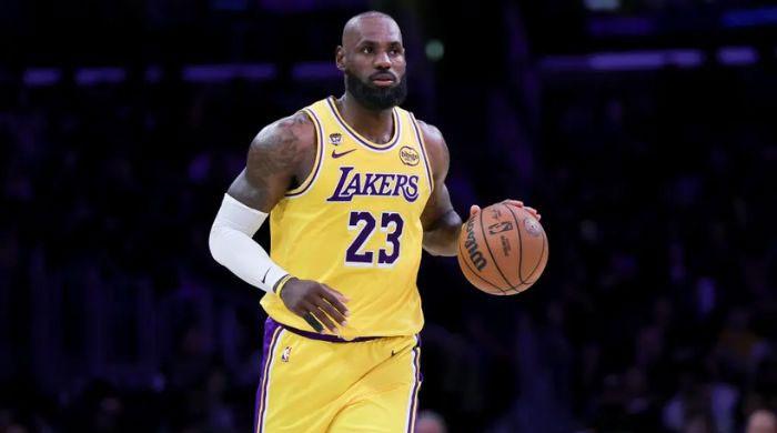 LeBron James getting recruiting pitches from teams—but what is Rich Paul's role?