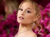 Ariana Grande handles onstage technical glitch like pro
