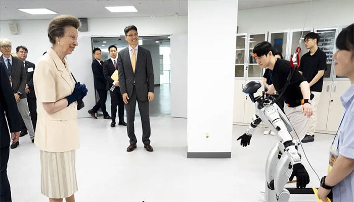 Princess Annes unexpected greeting during South Korea technology visit