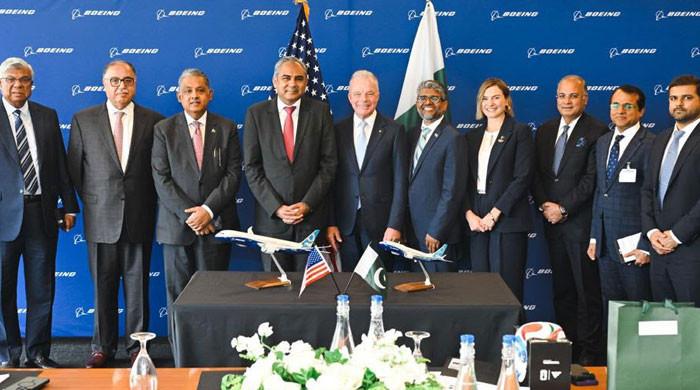 Naqvi, Boeing chief discuss acquisition of 16 aircraft for PIA 