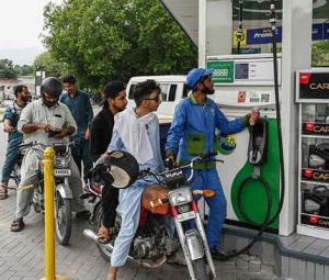Govt denies fuel shortage, says Pakistan has sufficient stock