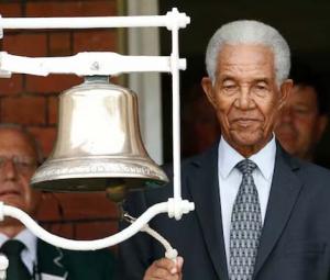 Garry Sobers, towering West Indies cricket all-rounder, dies at 89