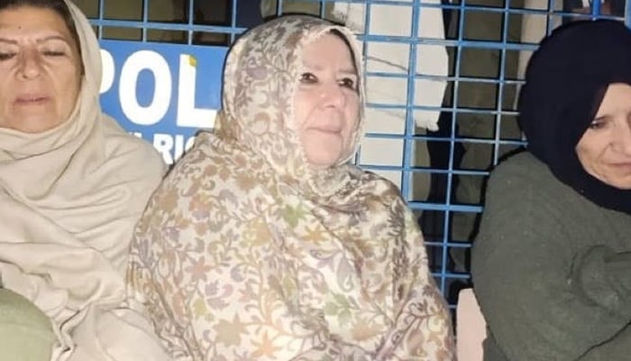 Noreen Niazi (centre), sister of Pakistan Tehreek-e-Insaf founder Imran Khan, is pictured during a sit-in near Adiala jail, Rawalpindi. — Facebook/@PTIOfficial/File