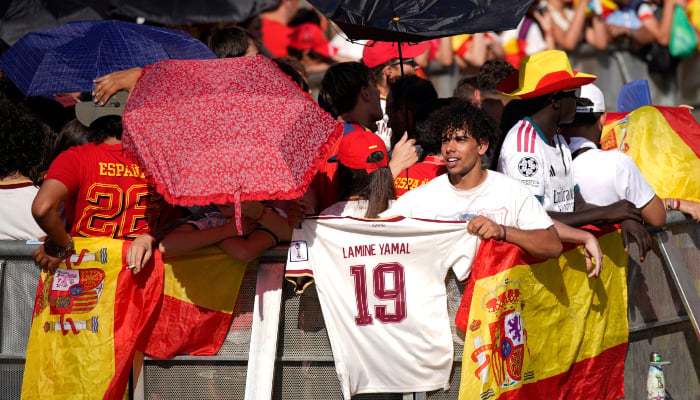 Spanish king hails World Cup heroes as celebration tour begins 13 Spain fans gather at Cibeles Square in Madrid ahead of the parade as they celebrate after winning the Fifa World Cup 2026, Madrid, Spain, July 20, 2026. — Reuters