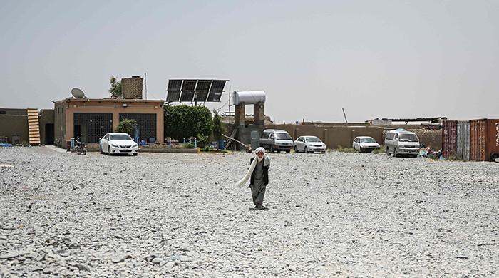 Search continues for 14 missing after five Afghan migrants die in desert heat