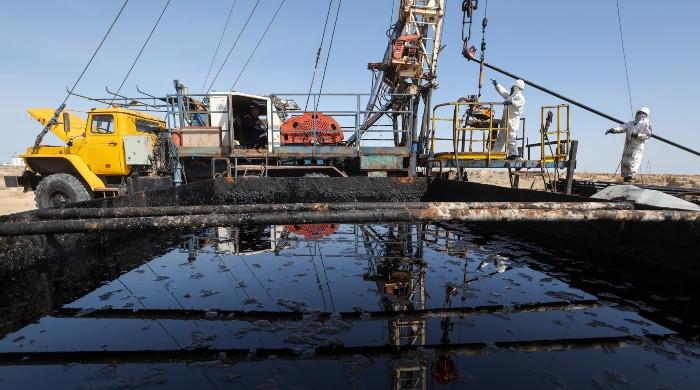 Oil prices dip as mediation efforts offset US-Iran strikes