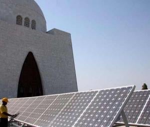 Pakistan's solar revolution leans on workers toiling in extreme heat