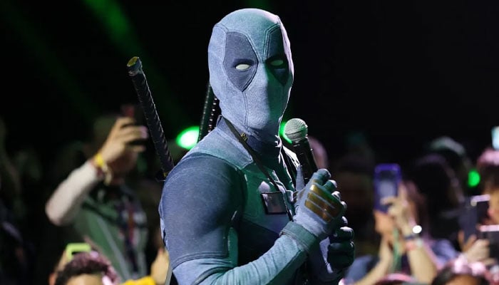 Ryan Reynolds thanks fans after secret Deadpool walk through Comic-Con crowd