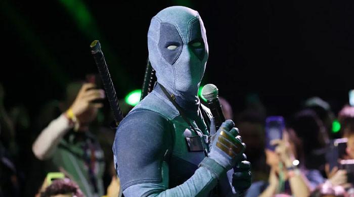 Ryan Reynolds thanks fans after secret Deadpool walk through Comic-Con crowd