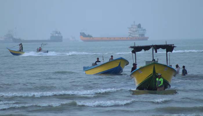 Vessels in the Strait of Hormuz near the beach of Bandar Abbas, Iran, July 27, 2026. — Reuters