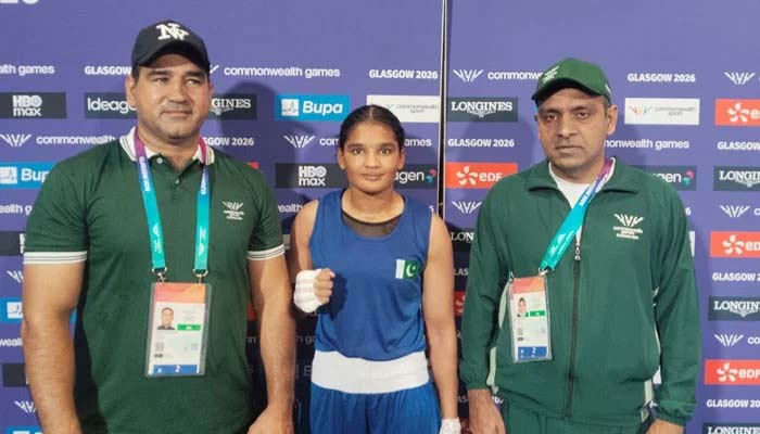 Pakistans boxer Fatima Zahra (centre) poses for a picture after winning her quarter-final against New Zealands Jordan Wilson (not pictured) in the womens boxing competition at the Commonwealth Games on July 28, 2026. — Reporter