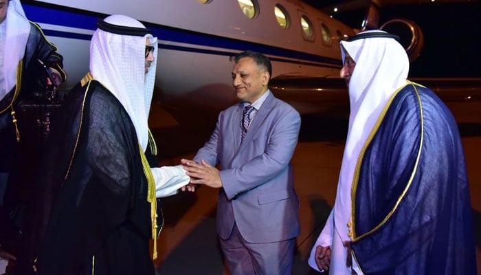 Additional Secretary (Middle East) Zahid Hussain welcomes Kuwait‘s Minister of Foreign Affairs Sheikh Jarrah Jaber Al-Ahmad Al-Sabah at Islamabad International Airport on July 28, 2026. — PID