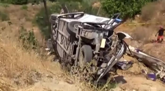 Algeria bus crash kills at least 25: rescuers