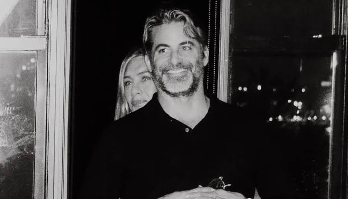 Jennifer Aniston, Jim Curtis romance hits major road block