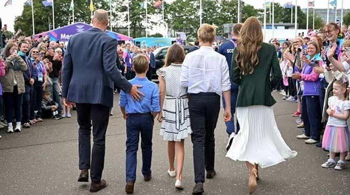 Palace unveils Princess Kate's green-white glamour as she charms Glasgow
