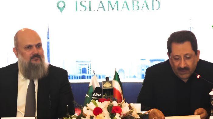 Pakistan, Iran reaffirm commitment to boost bilateral trade to $10bn