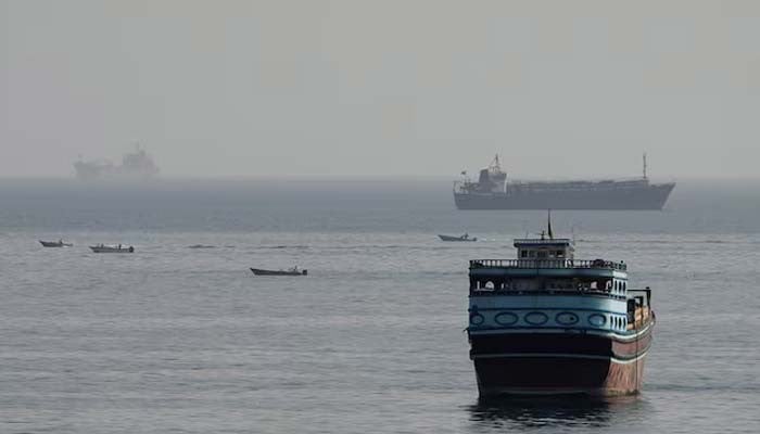Iran says close to Hormuz plan with Oman, but reopening depends on US