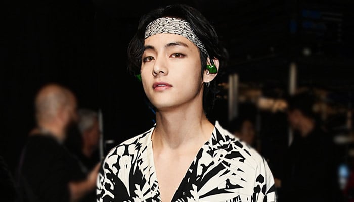 BTS V shows off new ear piercing during latest livestream