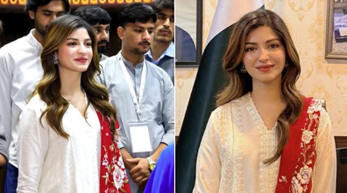 Kinza Hashmi shares glimpse of National Assembly visit