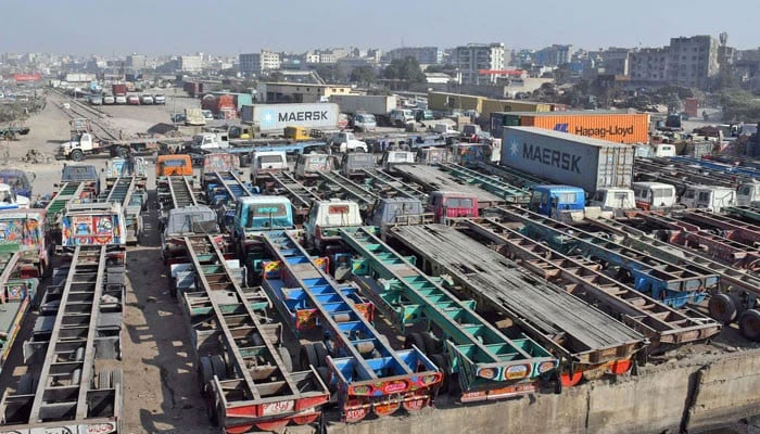 Goods transporters begin indefinite strike over fuel prices, daily rate revisions