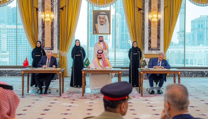 Turkish President Tayyip Erdogan, Saudi Crown Prince Mohammed bin Salman, and Pakistans Prime Minister Shehbaz Sharif sign a joint defence agreement in Makkah, Saudi Arabia, August 7, 2026. — Reuters