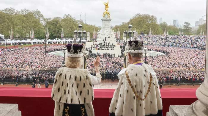 Buckingham Palace opens doors to Harry: Pass the test, come home