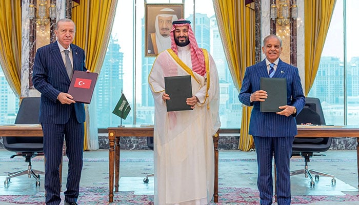 Turkiye President Tayyip Erdogan, Saudi Crown Prince Mohammed bin Salman, and Prime Minister Shehbaz Sharif pose after signing a joint defence agreement in Makkah, Saudi Arabia, August 7, 2026. — Reuters