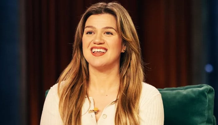 Kelly Clarkson cracks up Vegas crowd with ‘Stranger Things’ joke