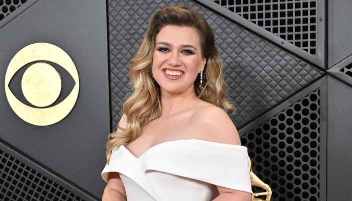 Kelly Clarkson makes hilarious confession during Vegas show