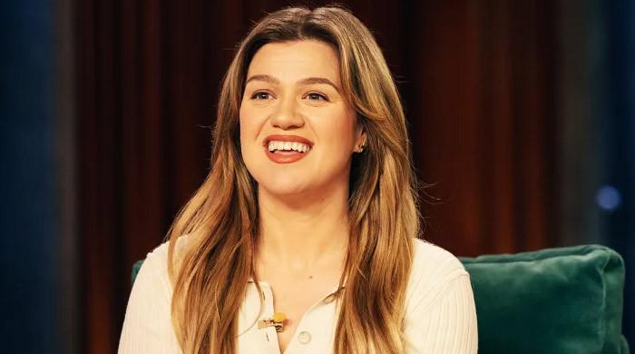 Kelly Clarkson cracks up Vegas crowd with ‘Stranger Things' joke