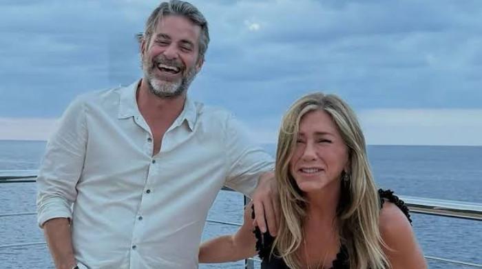 Jennifer Aniston faces relationship dilemma with Jim Curtis