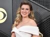 Kelly Clarkson makes hilarious confession during Vegas show