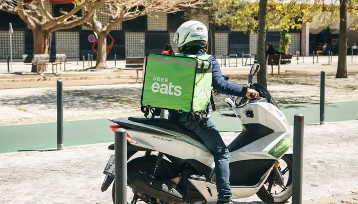 Australia sets $31.30 minimum wage for delivery drivers in world-first move