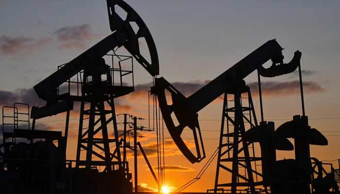 Oil falls ahead of US announcement of new sanctions on Iran