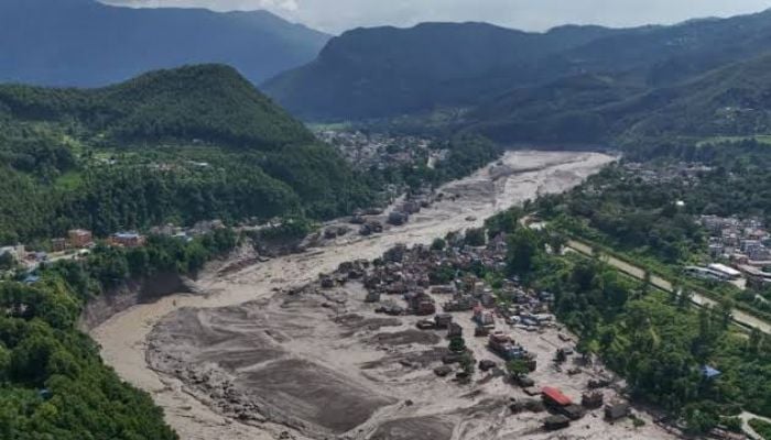 Nepal flood death toll rises to 31, hundreds of tourists missing