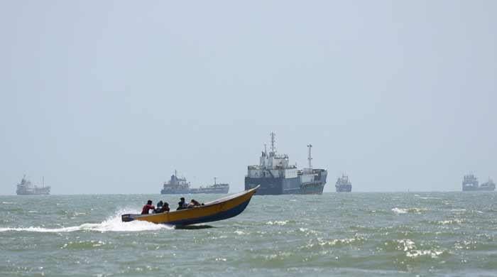 Iran, Oman discuss temporary Hormuz corridor as impasse with US drags on