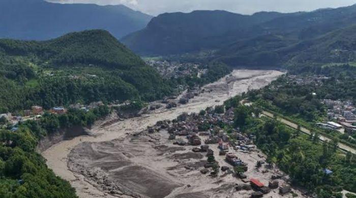 Nepal flood death toll rises to 31, hundreds of tourists missing
