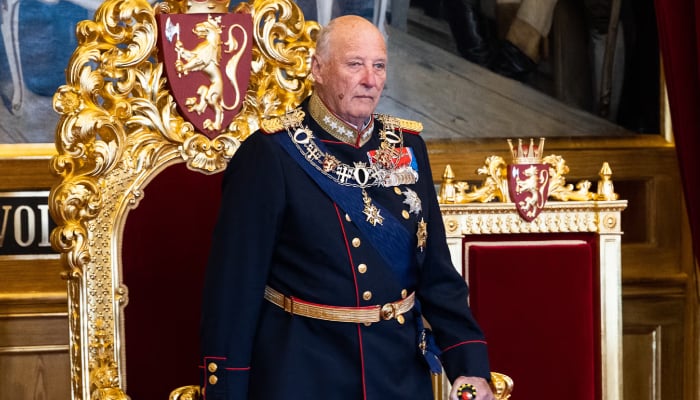 Royal Family puts hold on official engagements as Kings health deteriorates