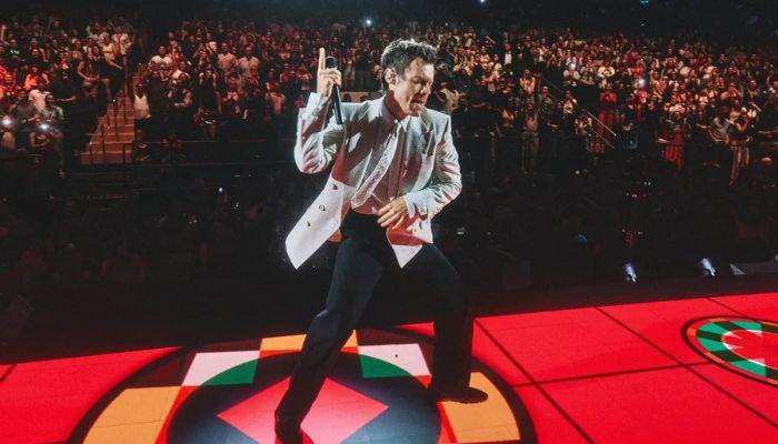Harry Styles makes a big change as 30 night run begins