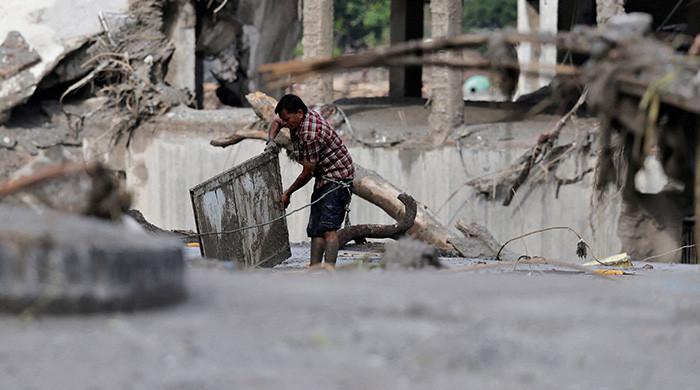 Hundreds killed, more than 1,000 missing in Nepal and China after Himalayan flood