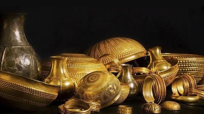 Bronze age treasure stolen in four-minute Spanish Museum heist