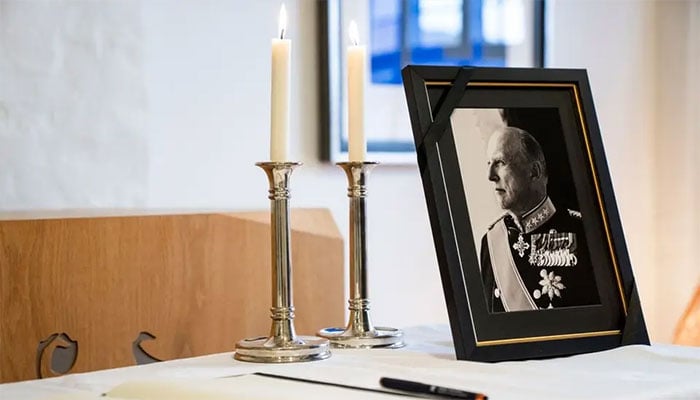 King Harald’s final journey begins as royals prepare to accompany him to Palace