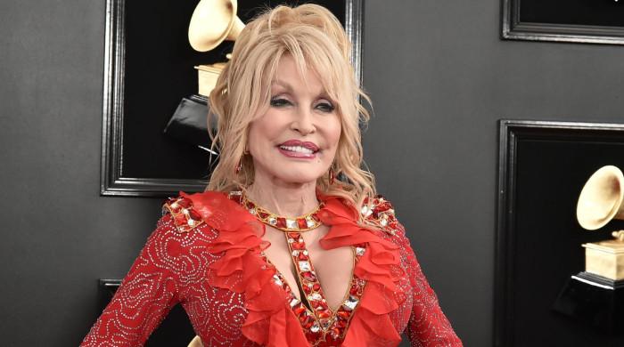 Dolly Parton considered 'no hope' scenario for cancer treatment, per sister
