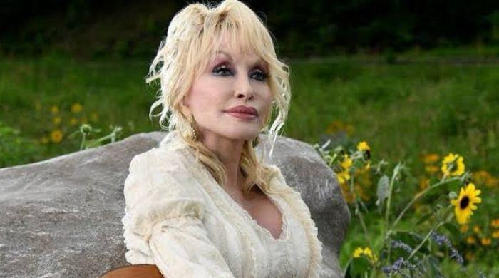 CNN admits mistake after Dolly Parton tribute goes wrong