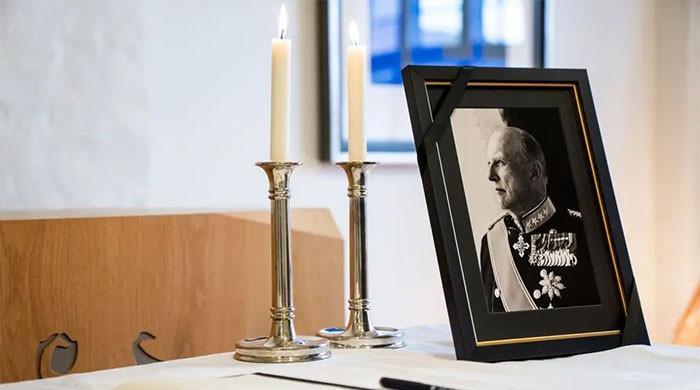 King Harald's final journey begins as royals prepare to accompany him to Palace