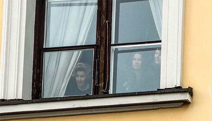 Queen Sonja marks her anniversary by looking out at crowds mourning King Harald